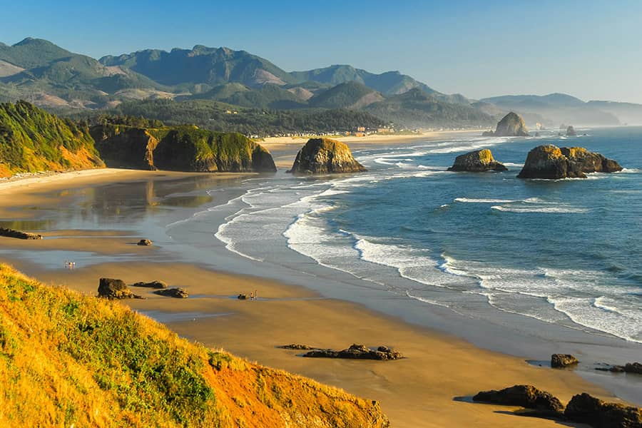 Which state is directly north of California?